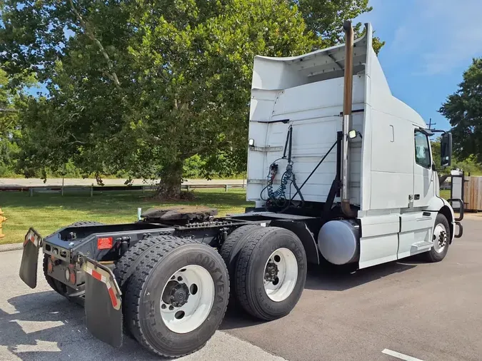 2020 VOLVO VNR64T-640