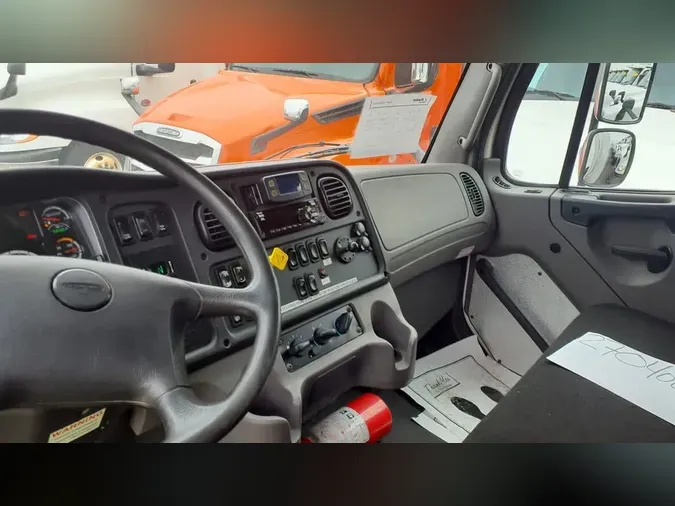 2020 FREIGHTLINER/MERCEDES M2 106