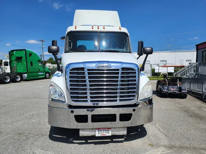 2017 FREIGHTLINER/MERCEDES CASCADIA 125