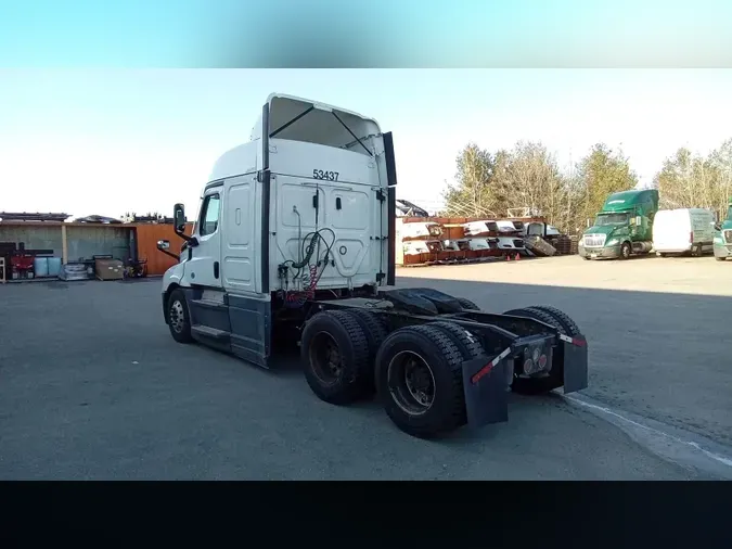 2022 Freightliner Cascadia 126