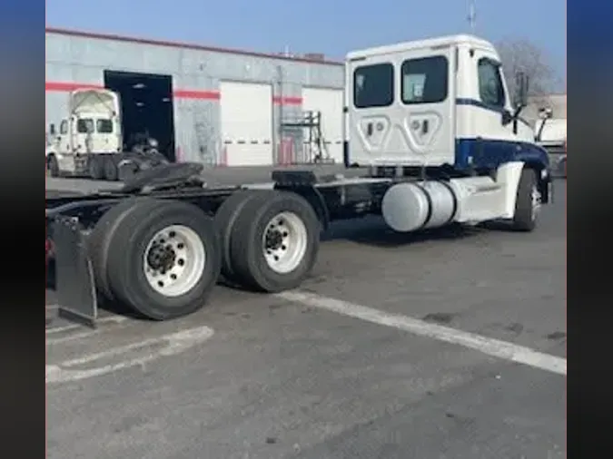 2018 FREIGHTLINER/MERCEDES CASCADIA 125