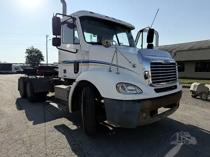2004 FREIGHTLINER COLUMBIA 112