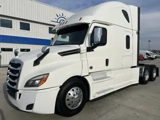 2020 Freightliner Cascadia 126