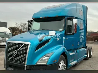 2021 VOLVO VNL64T760