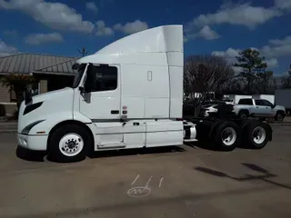 2020 VOLVO VNR64T-640