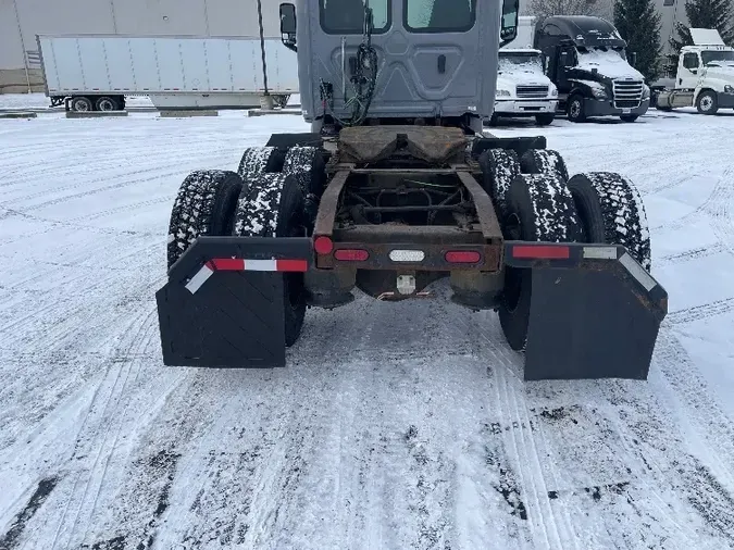 2018 Freightliner T12664ST