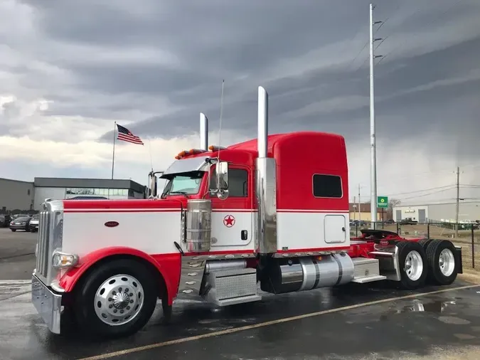 2023 Peterbilt 389