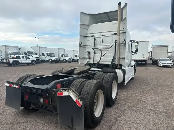 2020 VOLVO VNR64T-640