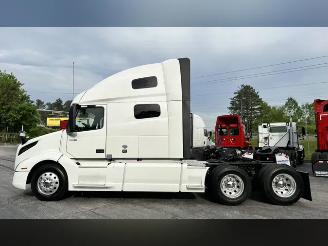 2020 VOLVO VNL64T760