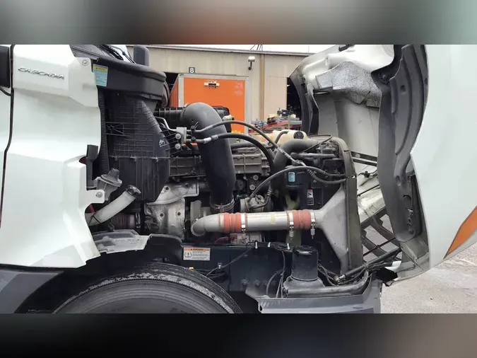 2021 Freightliner Cascadia 126
