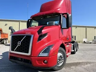 2020 VOLVO VNR64T300