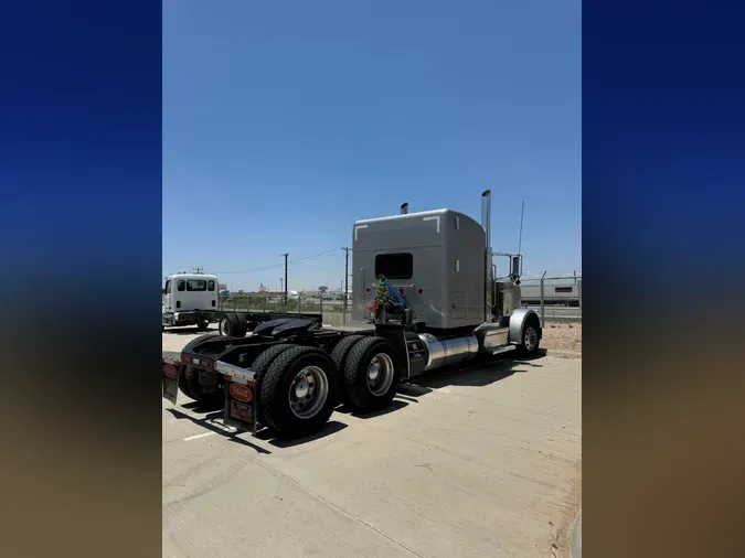 2022 Peterbilt 389