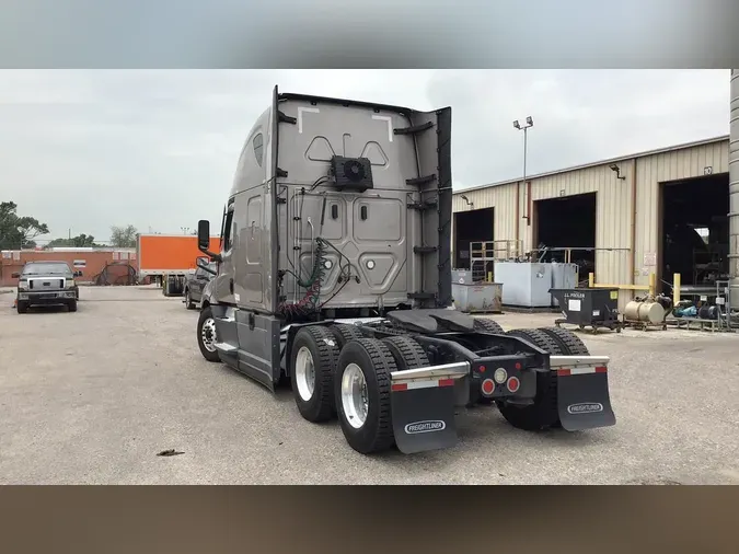 2022 Freightliner Cascadia 126