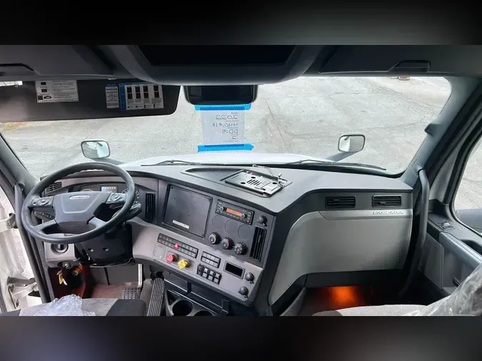 2022 Freightliner Cascadia 126