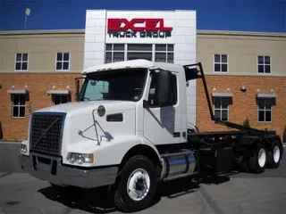 2003 VOLVO VHD64B200
