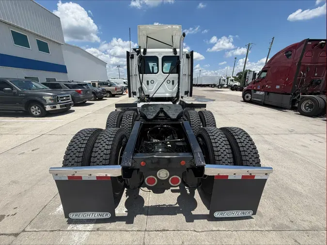 2022 Freightliner Cascadia 126