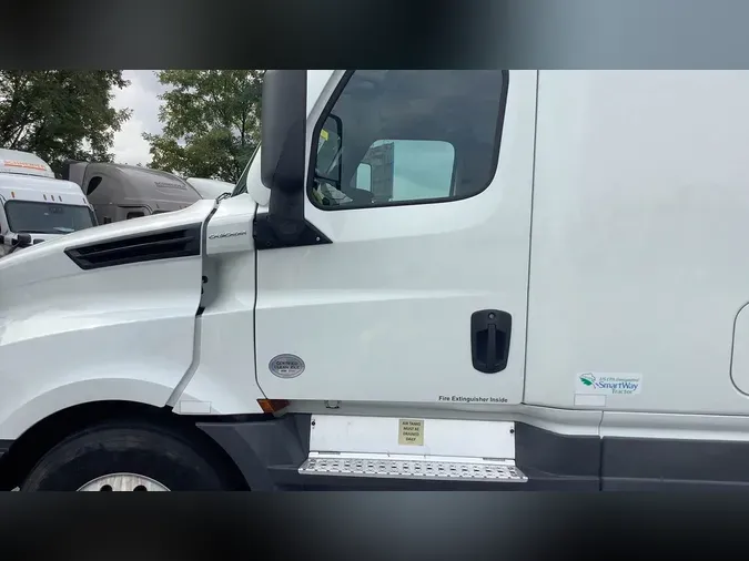 2022 Freightliner Cascadia 126