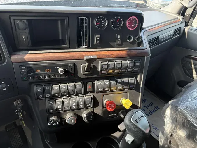 2027 International HX520 SLEEPERd05975712c7869c20f68a0239a298337