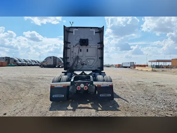 2022 Freightliner Cascadia 126
