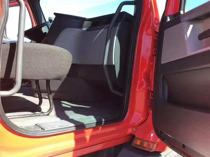 2020 FREIGHTLINER CA116