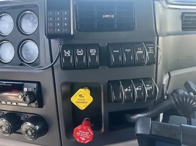 2023 Peterbilt 579