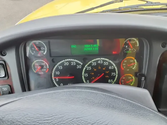 2016 FREIGHTLINER M2 106