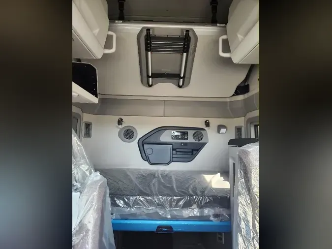 2026 VOLVO VNL64T860