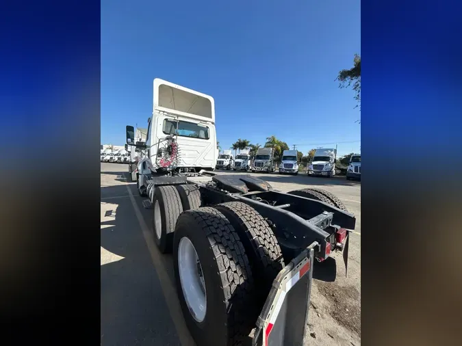 2019 NAVISTAR INTERNATIONAL LT625 DAYCAB T/A