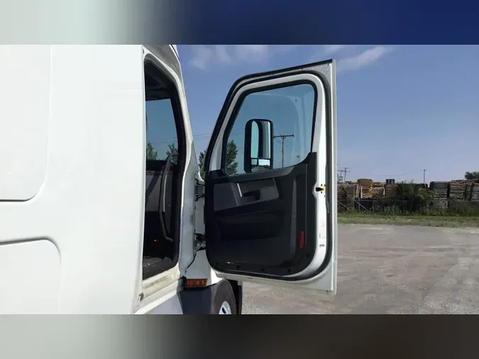 2021 Freightliner Cascadia 126