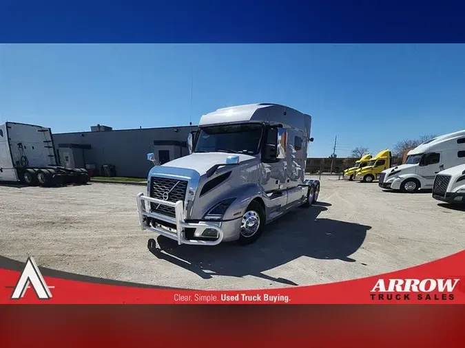 2022 VOLVO VNL740
