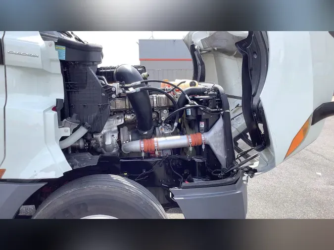 2020 Freightliner Cascadia 126