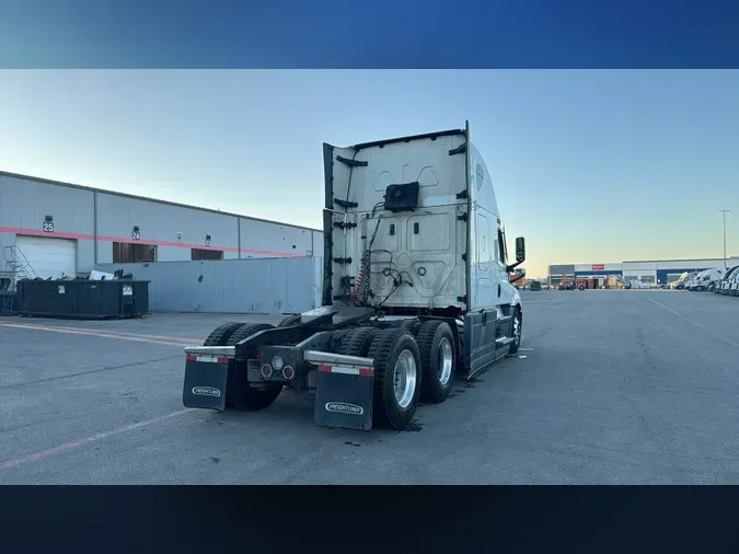 2022 Freightliner Cascadia 126