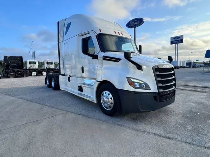 2022 FREIGHTLINER CASCADIA 126