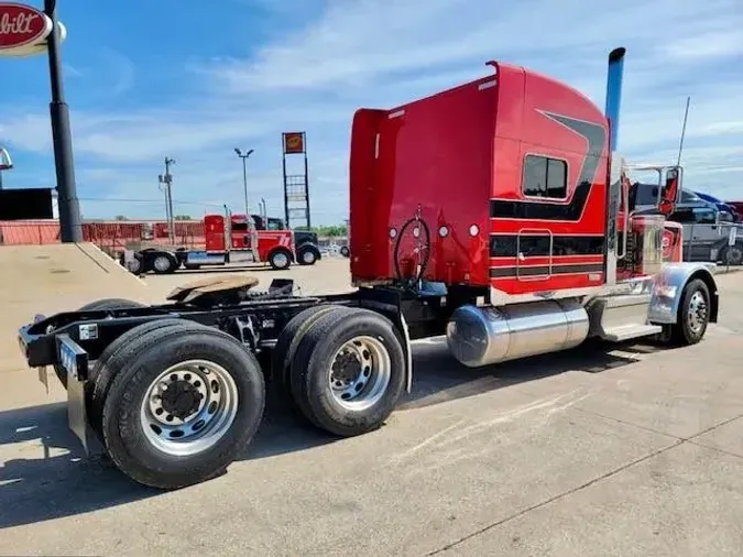 2022 Peterbilt 389