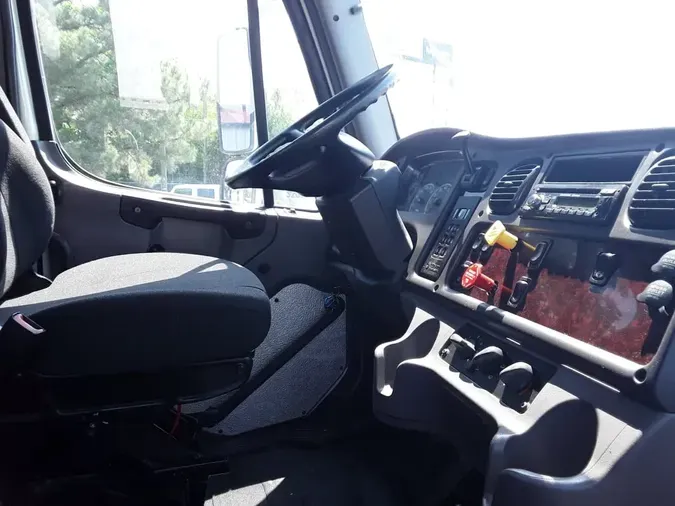 2016 FREIGHTLINER/MERCEDES M2 106