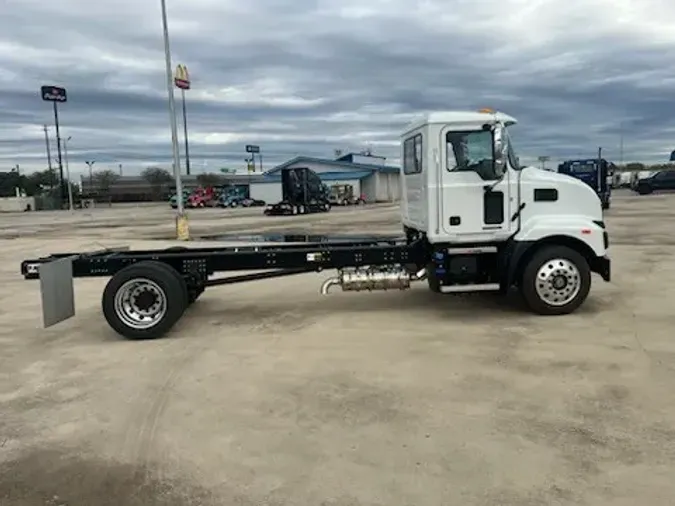 2025 MACK MD64