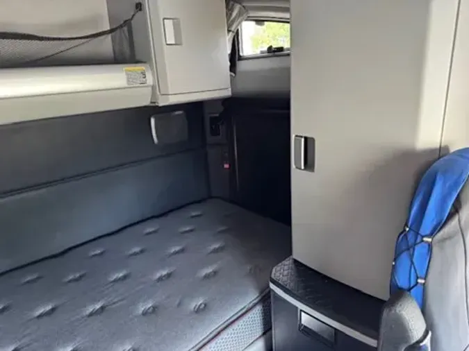 2022 Kenworth T880