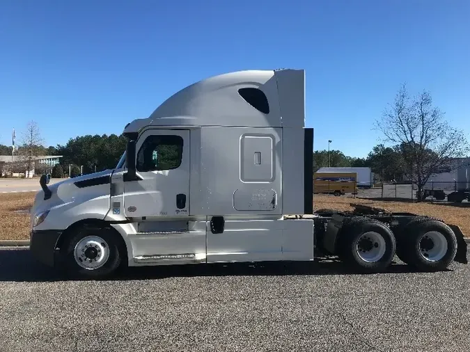 2018 Freightliner T12664ST