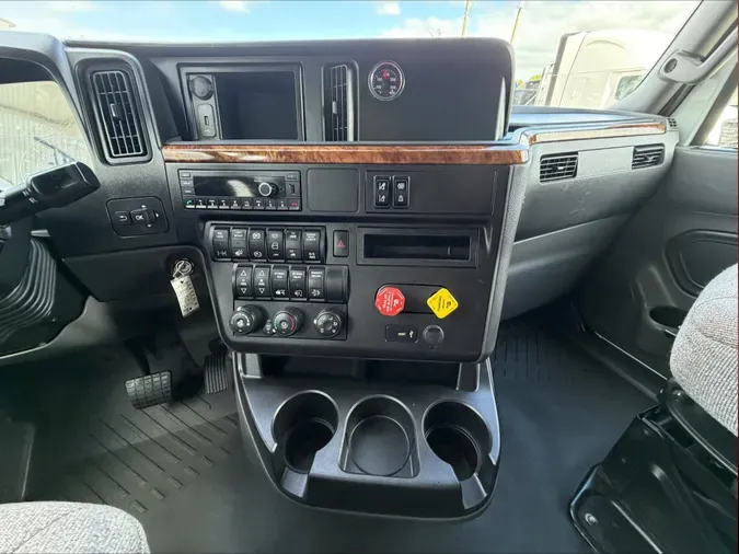 2022 International LT625