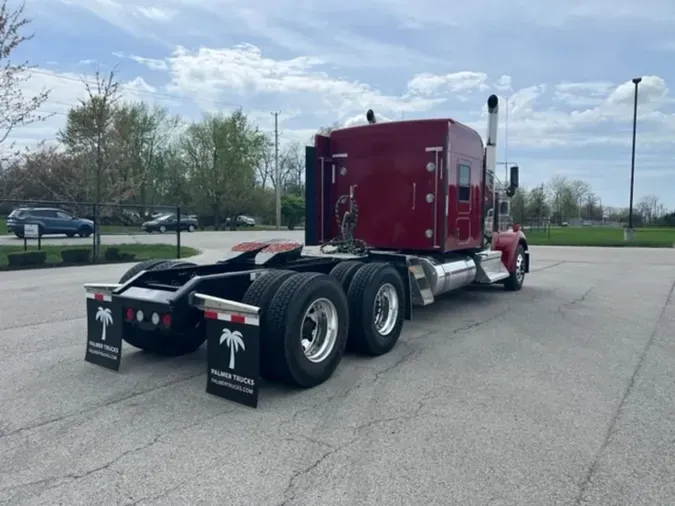 2025 Kenworth W900