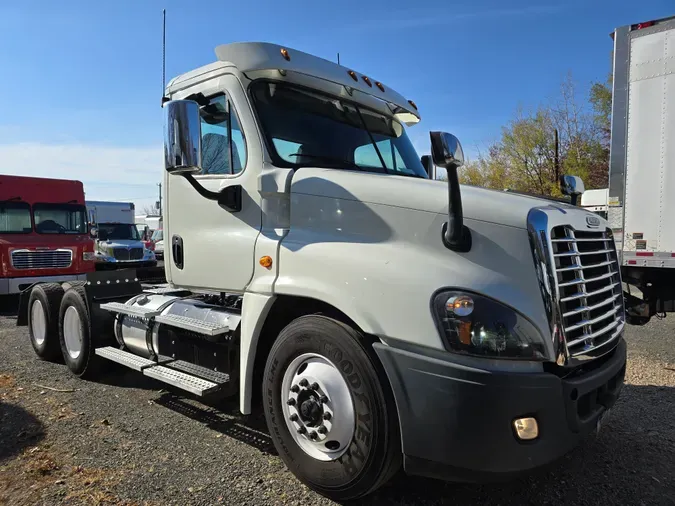 2018 FREIGHTLINER/MERCEDES CASCADIA 125