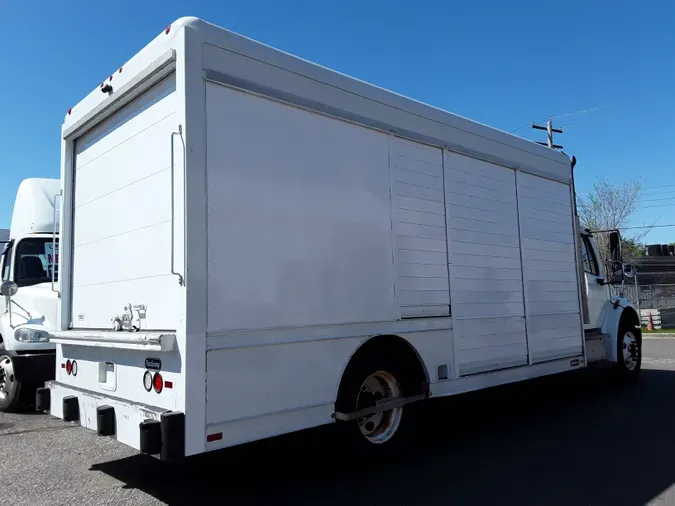 2016 FREIGHTLINER/MERCEDES M2 106