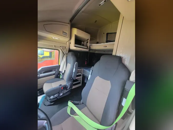 2023 Kenworth T680
