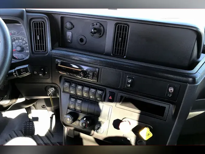 2021 INT LT625 6x4d0940b3e8f66c5e9938b7ad70ebfa2dd