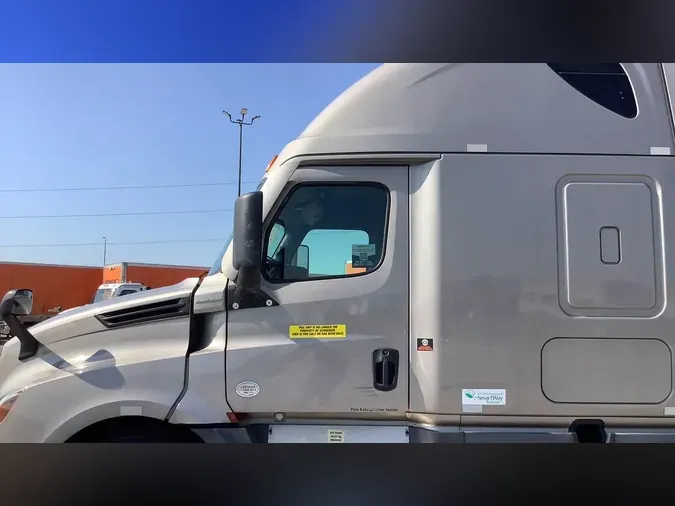 2023 Freightliner Cascadia 126