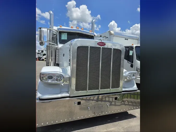 2023 Peterbilt 389
