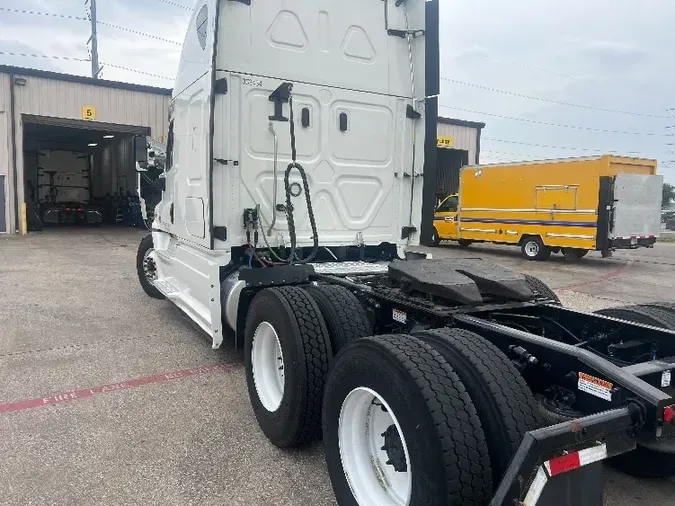 2020 Freightliner X12564ST