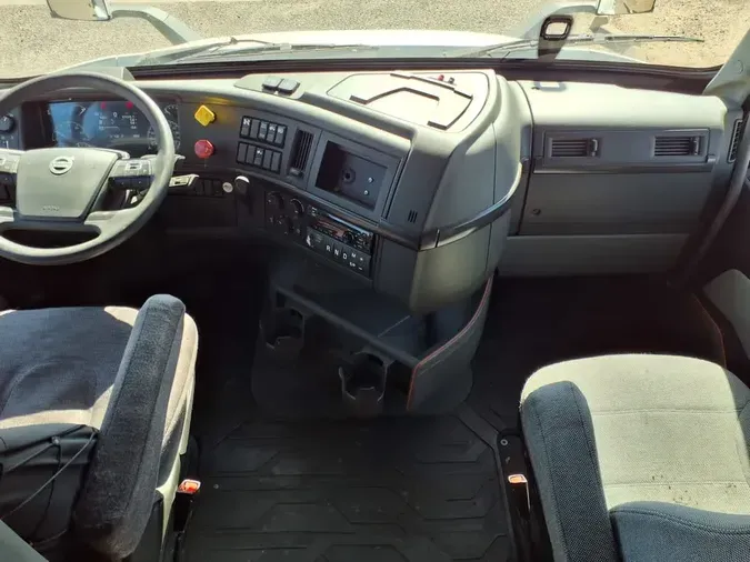 2020 VOLVO VNR64T-640