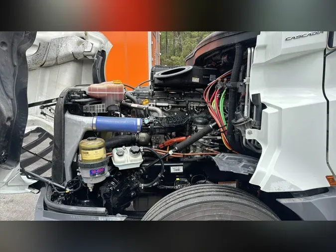 2022 Freightliner Cascadia 126d0ab156841279591204e23f8e13b3012