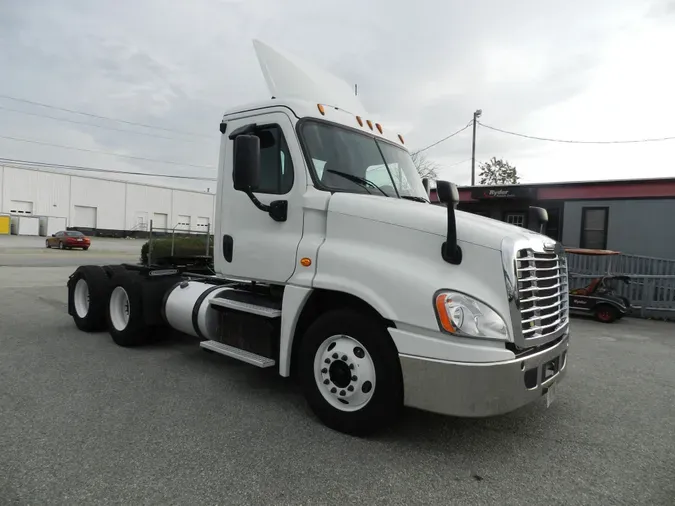 2015 FREIGHTLINER/MERCEDES CASCADIA 125